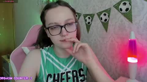 Snapshot of rileynymph chatting on 06-25-26, 04:01 My name is Riley Like my broadcast pls 3 online show from 06-25-26, 04:01