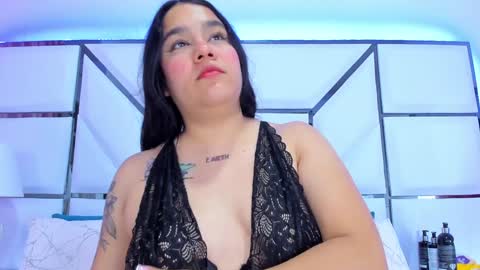 Snapshot of rileysweett chatting on 01-27-25, 11:32 Riley online show from 01-27-25, 11:32