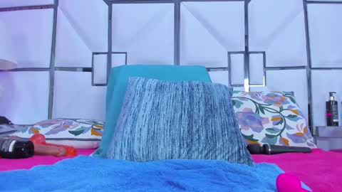 Snapshot of rileysweett chatting on 02-05-25, 02:37 Riley online show from 02-05-25, 02:37