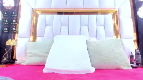 Snapshot of rileysweett chatting on 11-15-25, 11:40 Riley online show from 11-15-25, 11:40