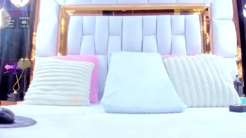 Snapshot of rileysweett chatting on 11-24-25, 11:43 Riley online show from 11-24-25, 11:43