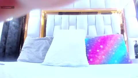 Snapshot of rileysweett chatting on 06-18-26, 12:20 Riley online show from 06-18-26, 12:20