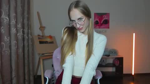 Snapshot of rina_luw chatting on 10-18-25, 06:52 Rina online show from 10-18-25, 06:52