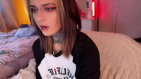   DianaBrite            fansl y online show from 01-16-26, 01:15