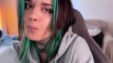   DianaBrite            fansl y online show from 05-31-26, 01:18