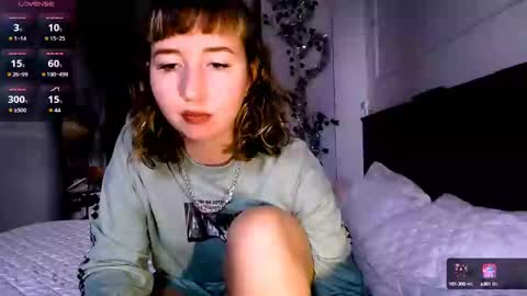 Snapshot of riri_rich chatting on 01-11-25, 07:28 Rita online show from 01-11-25, 07:28