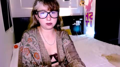 Snapshot of riri_rich chatting on 10-26-25, 01:50 Rita online show from 10-26-25, 01:50