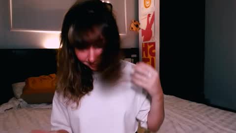 Snapshot of riri_rich chatting on 11-05-25, 02:17 Rita online show from 11-05-25, 02:17