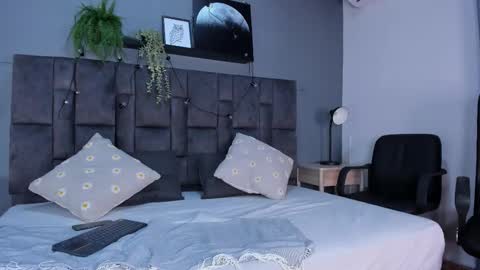 RIRI  online show from 11-16-25, 11:49