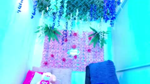 Snapshot of risitos_de_oro_ chatting on 10-12-25, 08:46 Risitos De Oro online show from 10-12-25, 08:46