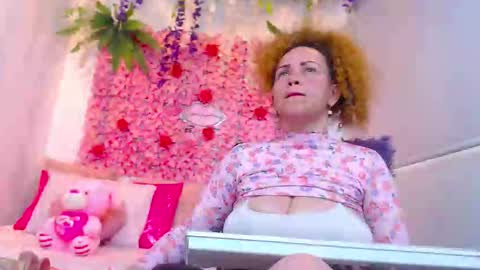 Snapshot of risitos_de_oro_ chatting on 10-17-25, 05:59 Risitos De Oro online show from 10-17-25, 05:59