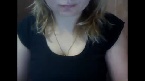 Snapshot of riveramaureen chatting on 12-15-24, 01:54 RiveraMaureen online show from 12-15-24, 01:54