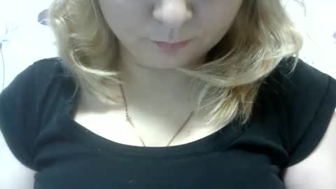 Snapshot of riveramaureen chatting on 12-19-24, 11:07 RiveraMaureen online show from 12-19-24, 11:07