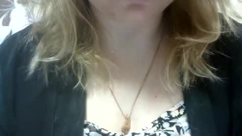 Snapshot of riveramaureen chatting on 01-07-25, 02:30 RiveraMaureen online show from 01-07-25, 02:30