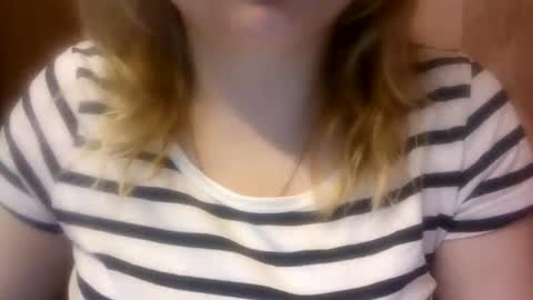 Snapshot of riveramaureen chatting on 01-11-25, 02:04 RiveraMaureen online show from 01-11-25, 02:04