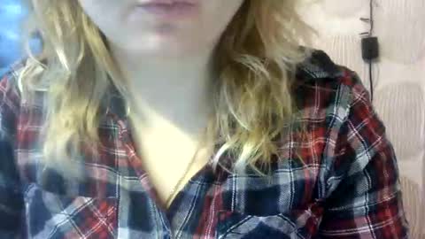 Snapshot of riveramaureen chatting on 01-19-25, 08:39 RiveraMaureen online show from 01-19-25, 08:39