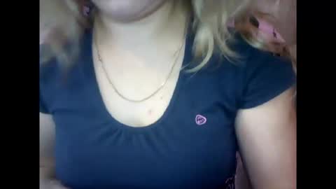 Snapshot of riveramaureen chatting on 10-31-25, 08:59 RiveraMaureen online show from 10-31-25, 08:59