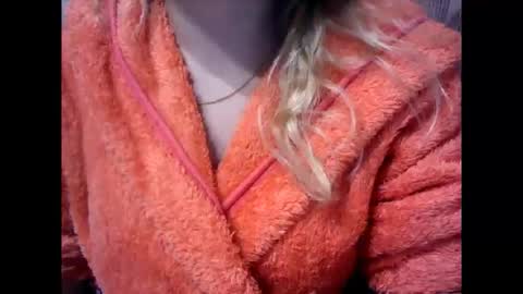 Snapshot of riveramaureen chatting on 11-04-25, 10:53 RiveraMaureen online show from 11-04-25, 10:53