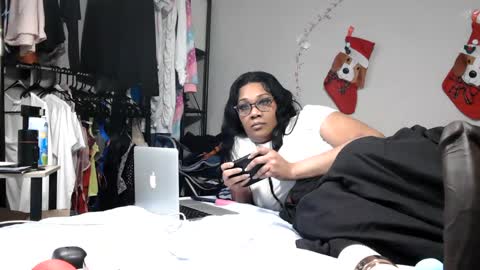 Snapshot of riversaint chatting on 01-16-25, 03:35 River Saint online show from 01-16-25, 03:35