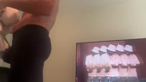 Snapshot of rluxe2676 chatting on 12-11-24, 08:39 BwC4Breed online show from 12-11-24, 08:39