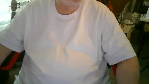 Snapshot of rndmronnie chatting on 04-01-26, 06:27 Ron Rodan online show from 04-01-26, 06:27