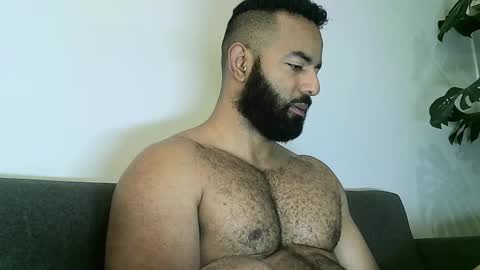 SebasRoa online show from 11-13-25, 06:51