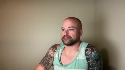 Snapshot of roadking1122 chatting on 10-18-25, 08:26 roadking1122 online show from 10-18-25, 08:26