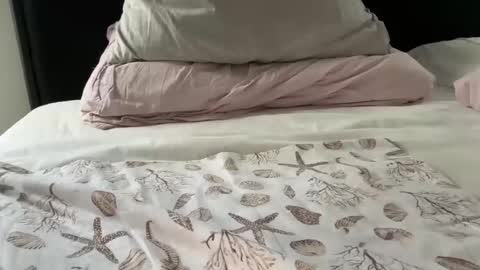 Snapshot of roadking1122 chatting on 10-31-25, 02:18 roadking1122 online show from 10-31-25, 02:18