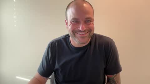 Snapshot of roadking1122 chatting on 11-19-25, 08:42 roadking1122 online show from 11-19-25, 08:42