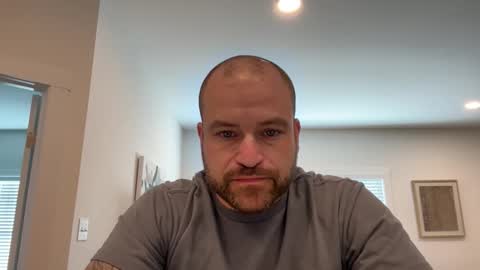 Snapshot of roadking1122 chatting on 12-22-25, 03:20 roadking1122 online show from 12-22-25, 03:20