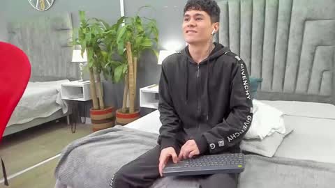 Roan Birkin online show from 02-06-25, 07:18