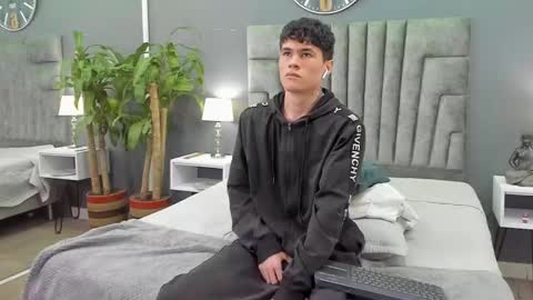 Roan Birkin online show from 02-06-25, 10:21