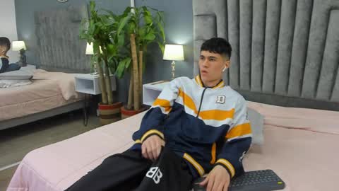 Roan Birkin online show from 02-10-25, 07:38