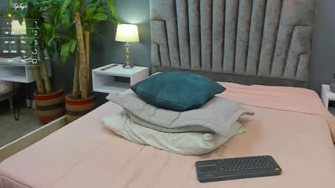 Roan Birkin online show from 02-13-25, 07:31