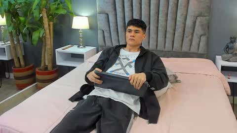 Roan Birkin online show from 02-14-25, 01:34