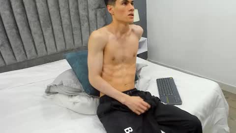 Roan Birkin online show from 02-19-25, 01:40