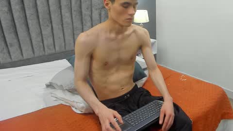 Roan Birkin online show from 02-23-25, 10:31