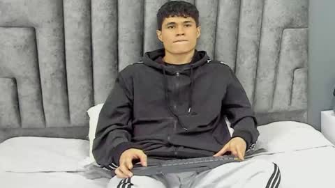 Roan Birkin online show from 03-03-25, 01:21