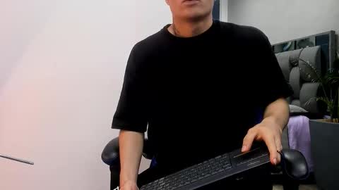 Roan Birkin online show from 10-11-25, 07:23