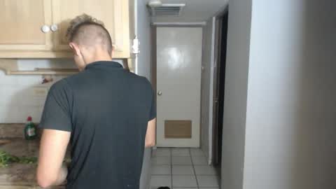 Snapshot of roastingcorn chatting on 11-17-25, 12:49 RoastingCorn online show from 11-17-25, 12:49