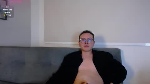 Snapshot of robert_honey chatting on 10-02-25, 01:23 Robert online show from 10-02-25, 01:23