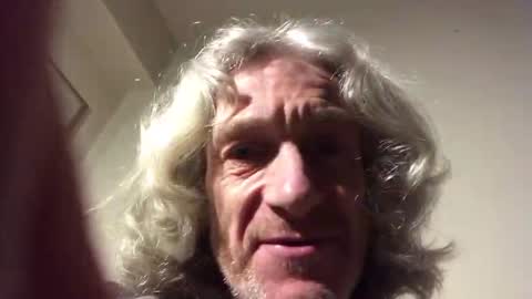 Robert online show from 11-05-25, 01:49