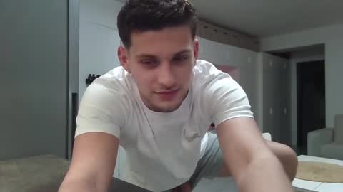 Snapshot of roberto_twink1 chatting on 02-06-25, 04:58 Roberto online show from 02-06-25, 04:58