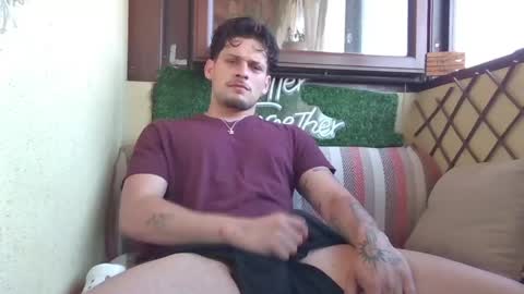 Snapshot of roberto_twink1 chatting on 05-27-26, 06:32 Roberto online show from 05-27-26, 06:32