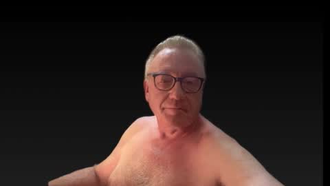 Snapshot of roberttherabbit chatting on 12-17-25, 02:45 RobertTheRabbit online show from 12-17-25, 02:45