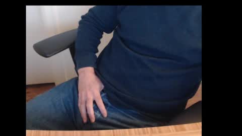 Snapshot of robidan6923 chatting on 02-12-25, 02:32 robidan6923 online show from 02-12-25, 02:32