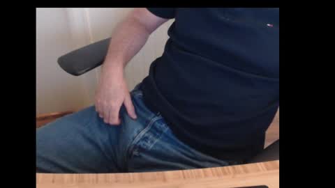 Snapshot of robidan6923 chatting on 09-17-25, 12:51 robidan6923 online show from 09-17-25, 12:51