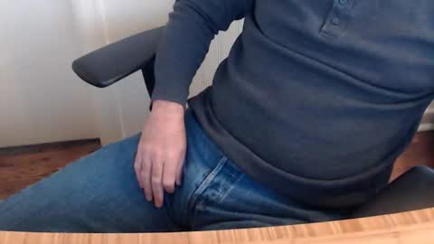 Snapshot of robidan6923 chatting on 11-17-25, 02:01 robidan6923 online show from 11-17-25, 02:01