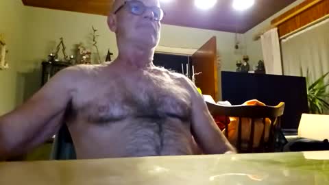 Snapshot of robke1966 chatting on 12-21-25, 07:04 robke1966 online show from 12-21-25, 07:04