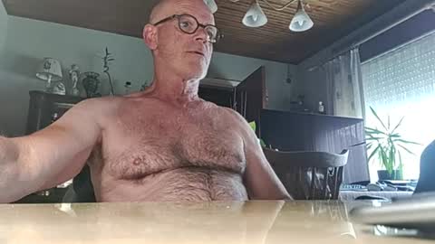 Snapshot of robke1966 chatting on 06-12-26, 06:23 robke1966 online show from 06-12-26, 06:23